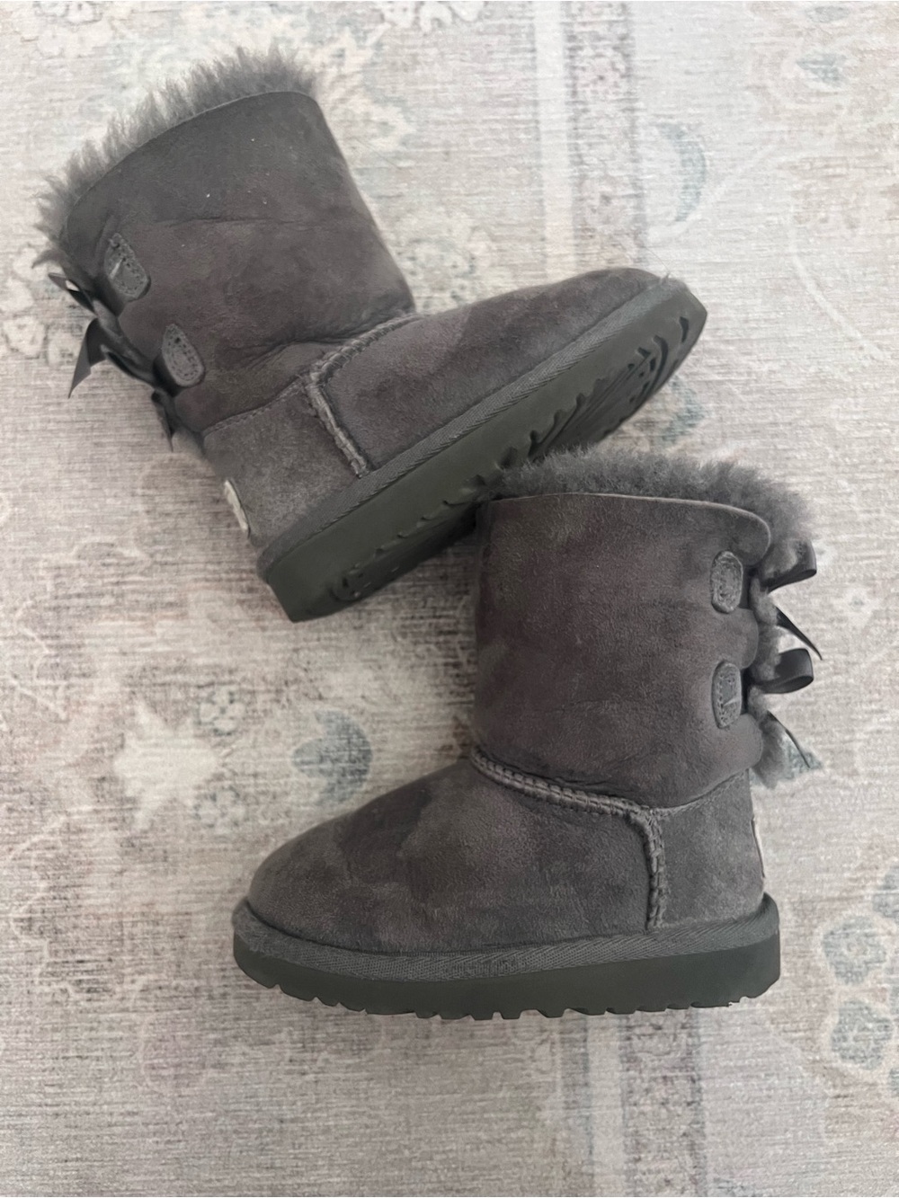 Toddler UGG Bailey Bow II lboots - Gray Suede Fur-Lined Bow Back boots